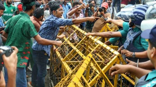 সরকারি চাকরিতে কোটা পদ্ধতির সংস্কারের দাবিতে শিক্ষার্থীদের বিক্ষোভ চলছে রাজধানীর শাহবাগে। ছবি: সংগৃহীত